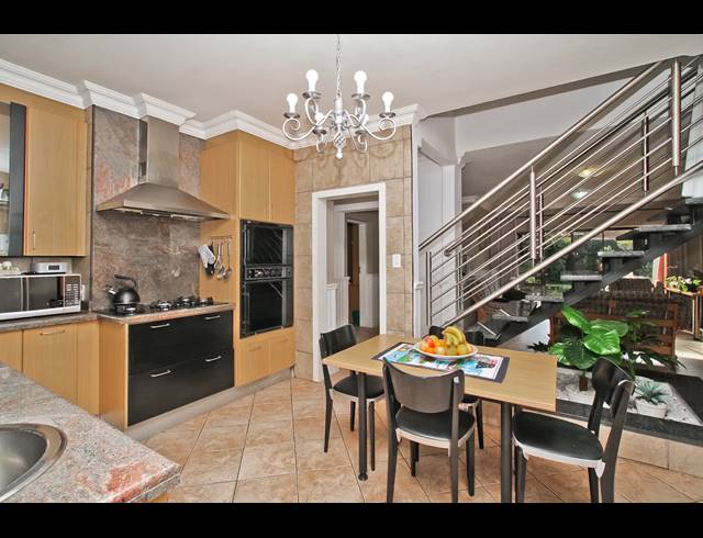 5 BEDROOM TOWNHOUSE FOR SALE IN BRUMA
